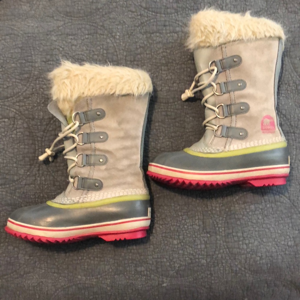 Sorel • grey winter boots size 3 youth